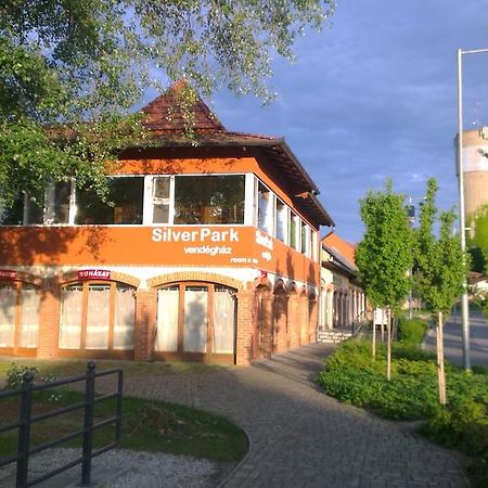 Silver Park Vendégház Berettyóújfalu Exterior foto