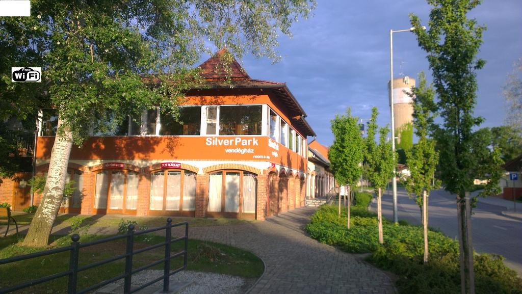 Silver Park Vendégház Berettyóújfalu Exterior foto